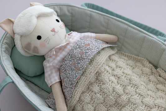 Free doll blanket knitting pattern - Studio Seren